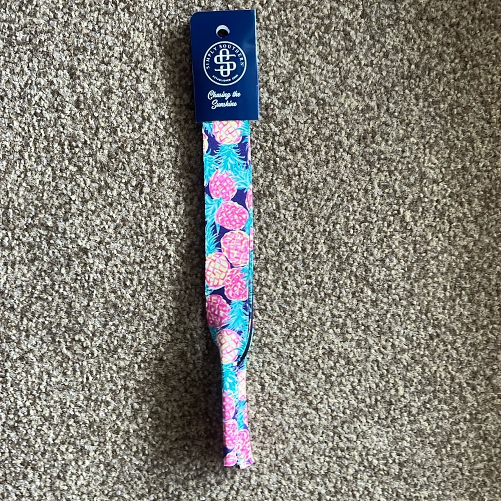 NWT Simply Southern Pineapple Sunglasses Strap Adjustable Holder